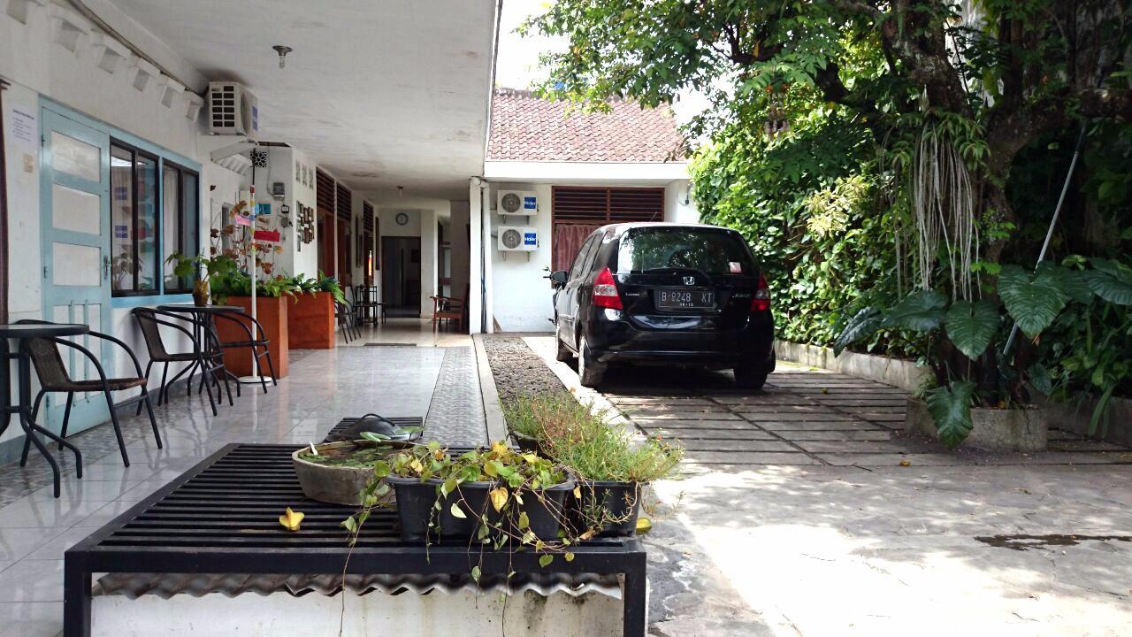 Isro Guesthouse Syariah Kepanjen Exterior foto